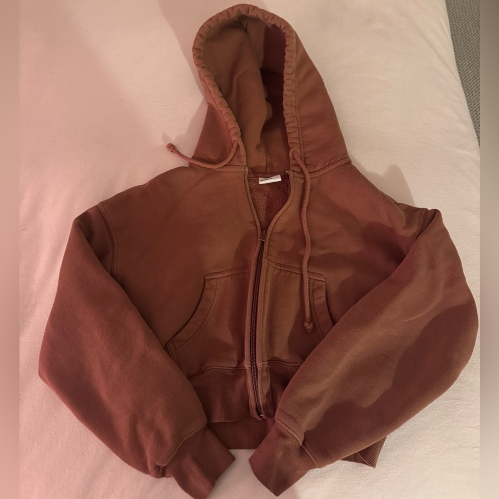 Aritzia zip up